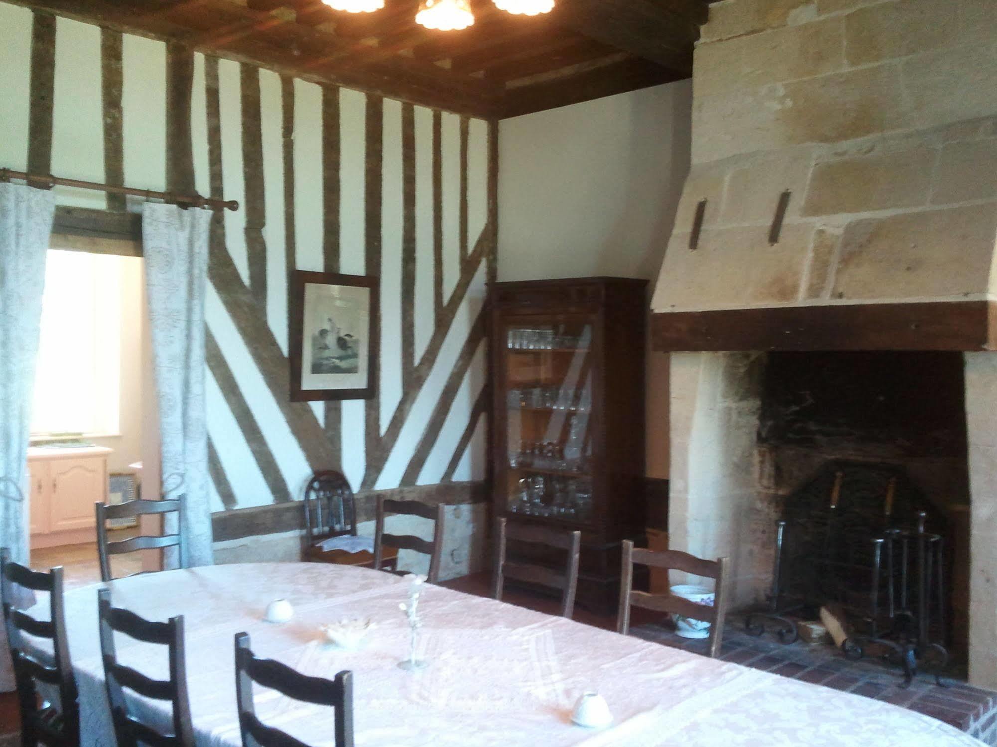 Отель Manoir Du Lieu Rocher Saint-Pierre-Sur-Dives Экстерьер фото